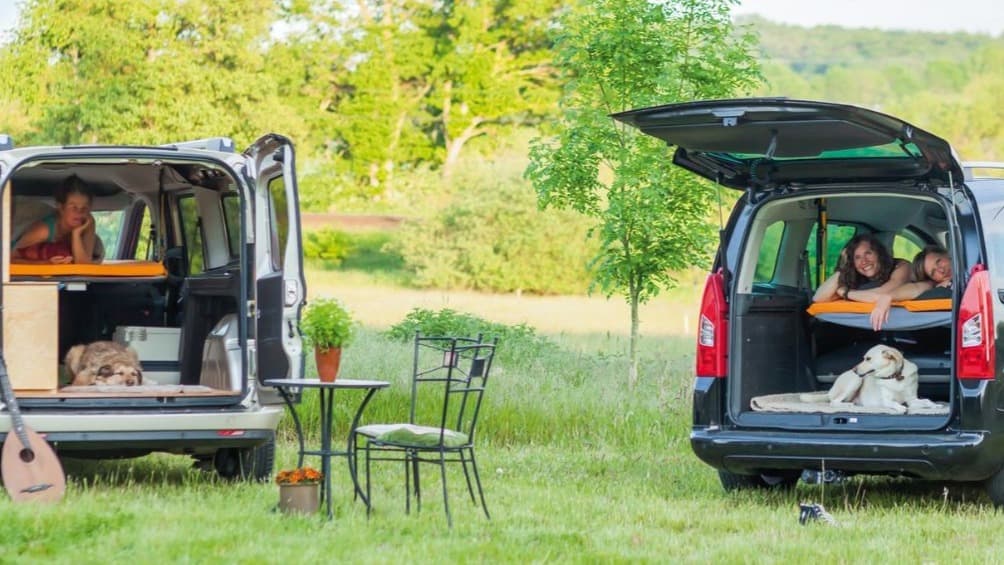 Autohimmelbett im VW Caddy